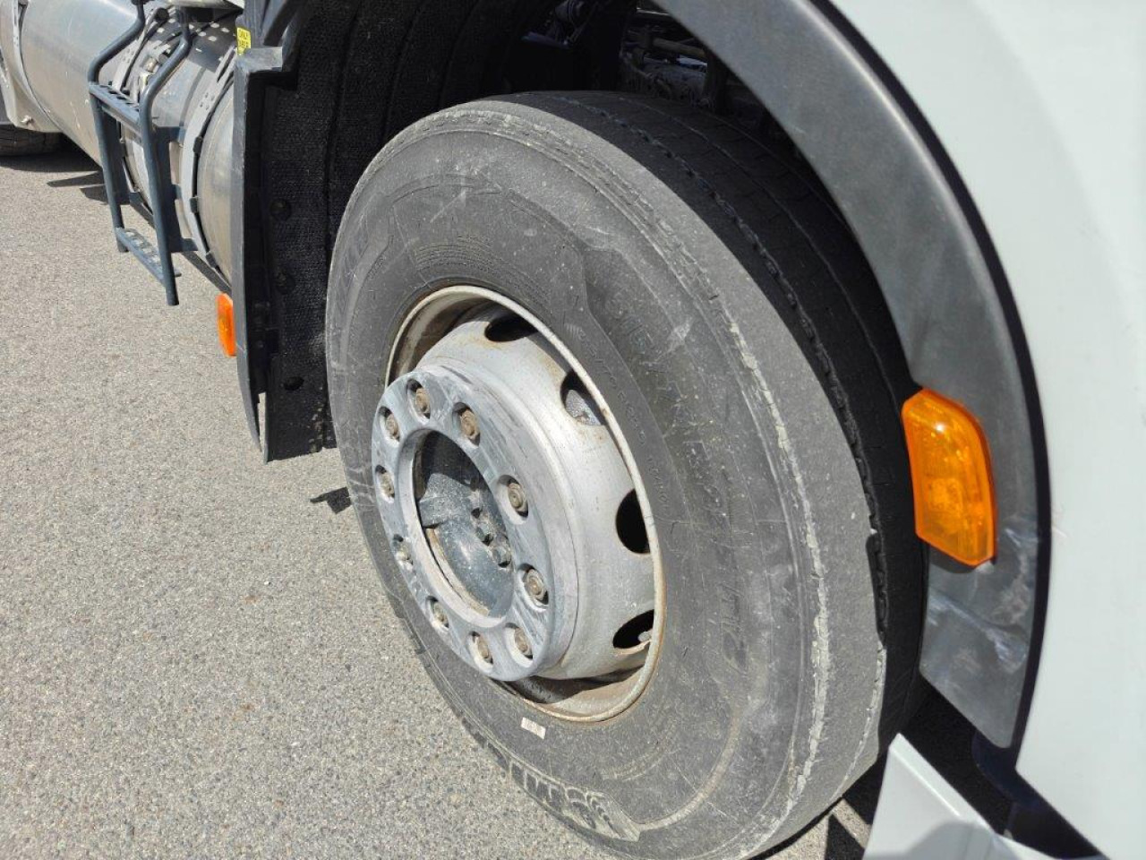 IVECO Stralis AS440S46T/P2LNG Euro6 Intarder Klima - Nyergesvontató: 2 kép. IVECO Stralis AS440S46T/P2LNG Euro6 Intarder Klima - Nyergesvontató: 2 kép.