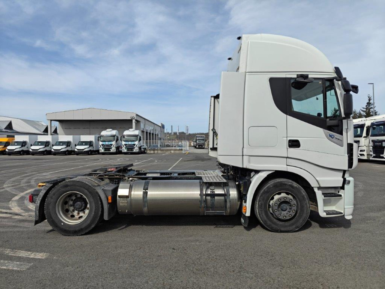 Nyergesvontató IVECO Stralis AS440S46T/PLNG Intarder Klima Luftfeder ZV: 21 kép.