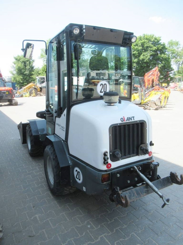 GiANT V452T X-Tra HD Vollausstattung - Gumikerekes homlokrakodó: 2 kép. GiANT V452T X-Tra HD Vollausstattung - Gumikerekes homlokrakodó: 2 kép.