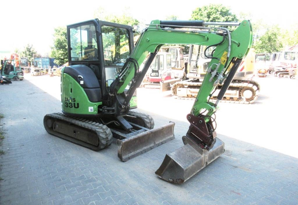 Hitachi ZX33U-6 Powertilt / Klima - Minikotró: 2 kép. Hitachi ZX33U-6 Powertilt / Klima - Minikotró: 2 kép.