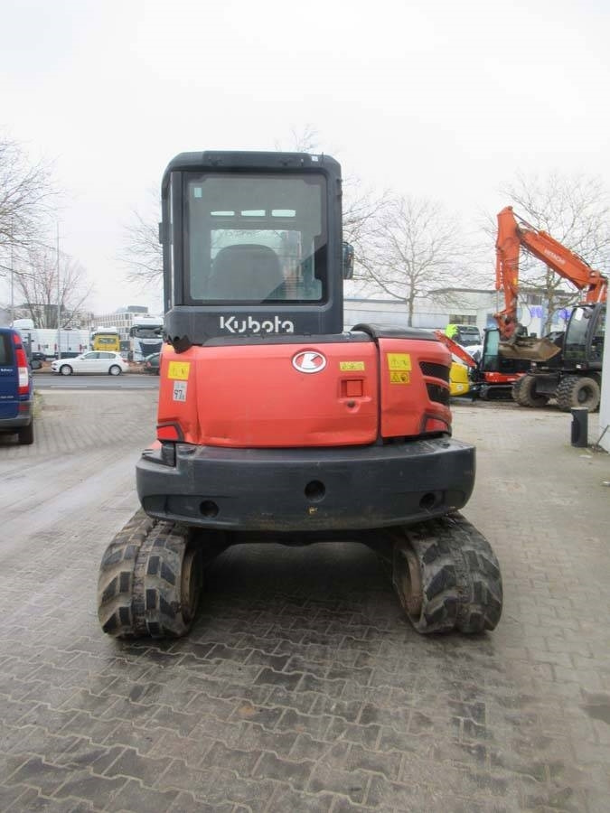 Kubota KX 057-4 - Minikotró: 3 kép. Kubota KX 057-4 - Minikotró: 3 kép.