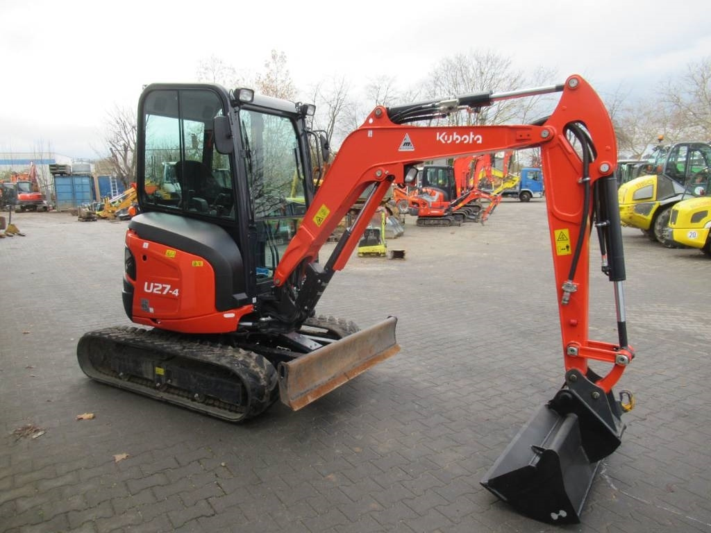 Kubota KX027-4 GL - Minikotró: 2 kép. Kubota KX027-4 GL - Minikotró: 2 kép.