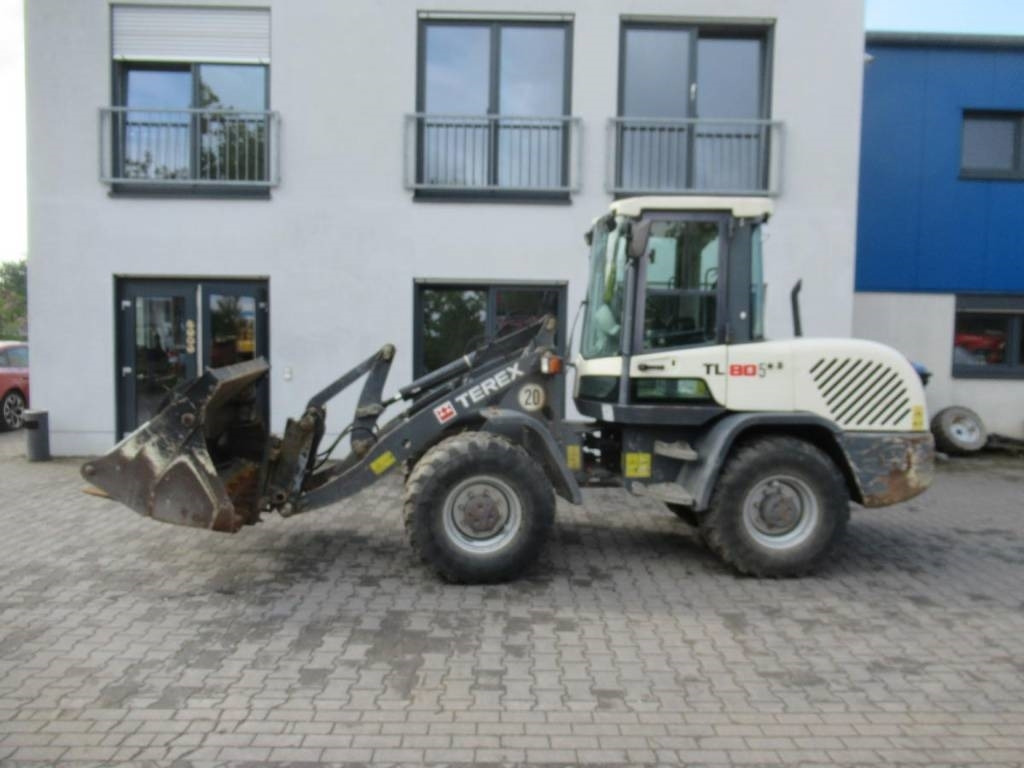 Terex TL80 Klappschaufel Gabel - Gumikerekes homlokrakodó: 1 kép. Terex TL80 Klappschaufel Gabel - Gumikerekes homlokrakodó: 1 kép.