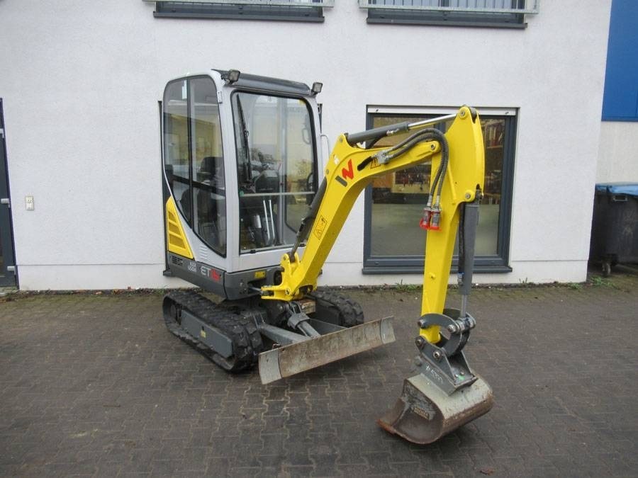 Wacker Neuson ET 16 - Minikotró: 2 kép. Wacker Neuson ET 16 - Minikotró: 2 kép.