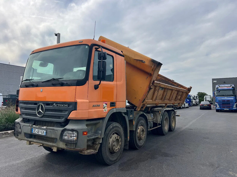 Mercedes-Benz Actros 3336 8x4 TIPPER**3 Pedals**Actros 3336** - Billenőplatós teherautó: 2 kép. Mercedes-Benz Actros 3336 8x4 TIPPER**3 Pedals**Actros 3336** - Billenőplatós teherautó: 2 kép.