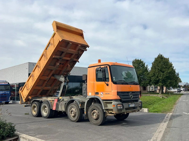 Mercedes-Benz Actros 3336 8x4 TIPPER**3 Pedals**Actros 3336** - Billenőplatós teherautó: 1 kép. Mercedes-Benz Actros 3336 8x4 TIPPER**3 Pedals**Actros 3336** - Billenőplatós teherautó: 1 kép.