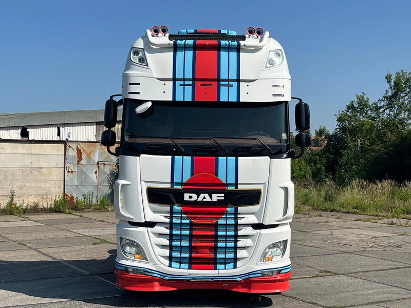 DAF XF 530 MARTINI RACING XF530 full options - Nyergesvontató: 4 kép. DAF XF 530 MARTINI RACING XF530 full options - Nyergesvontató: 4 kép.
