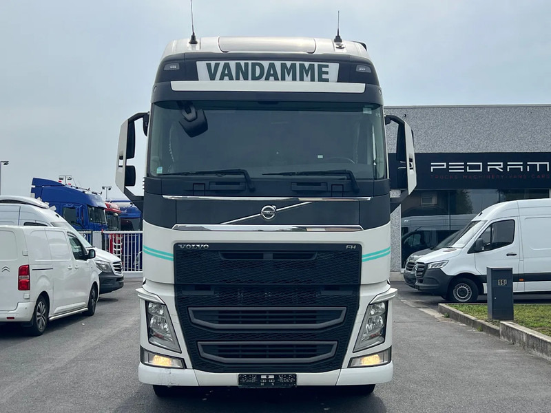 Volvo FH 460 XL full spoiler **2xdieseltanks**FH460 - Nyergesvontató: 2 kép. Volvo FH 460 XL full spoiler **2xdieseltanks**FH460 - Nyergesvontató: 2 kép.