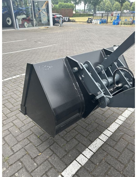 Tobroco Grondbak 130 cm Giant aanspan - Kanál - Építőipari gépek: 4 kép. Tobroco Grondbak 130 cm Giant aanspan - Kanál - Építőipari gépek: 4 kép.
