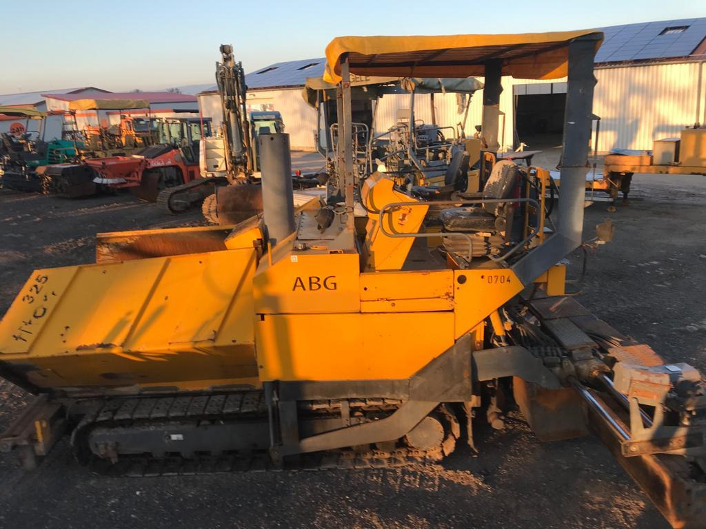 ABG TITAN 325 and runs and runs - Útburkológép: 3 kép. ABG TITAN 325 and runs and runs - Útburkológép: 3 kép.