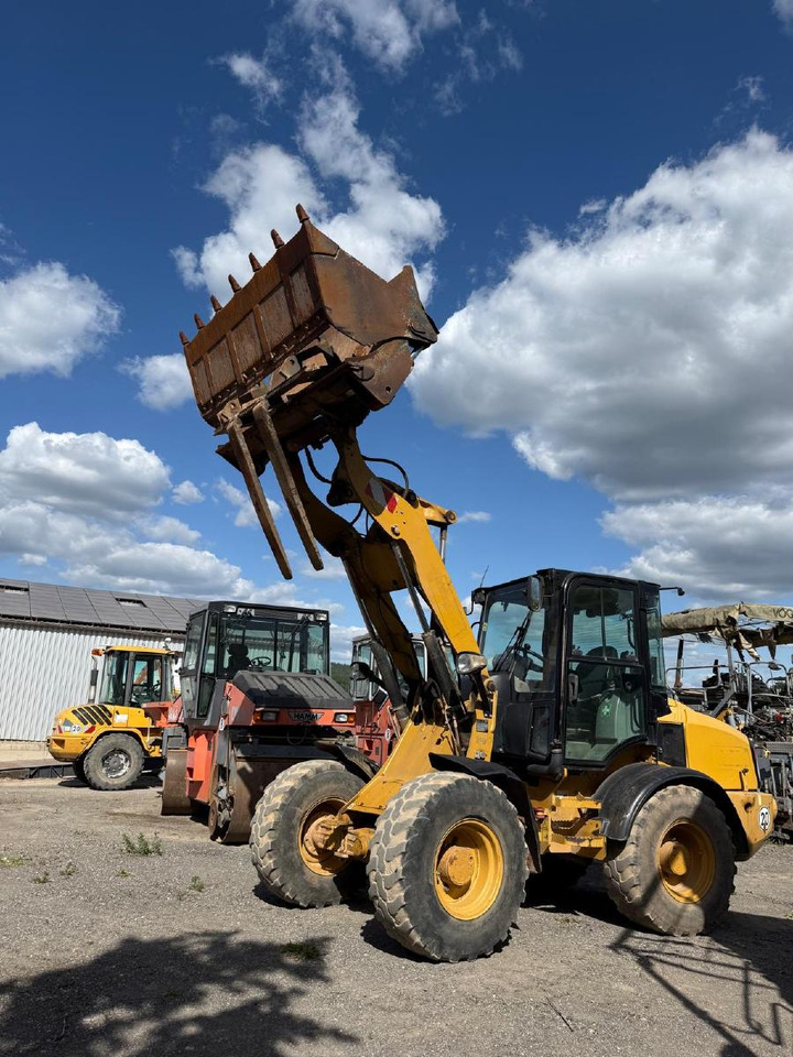 Gumikerekes homlokrakodó Caterpillar 908 H 2 mal verfügbar: 15 kép.