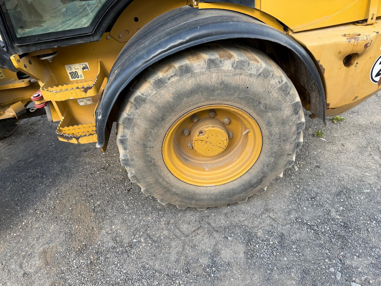 Gumikerekes homlokrakodó Caterpillar 908 H 2 mal verfügbar: 23 kép.