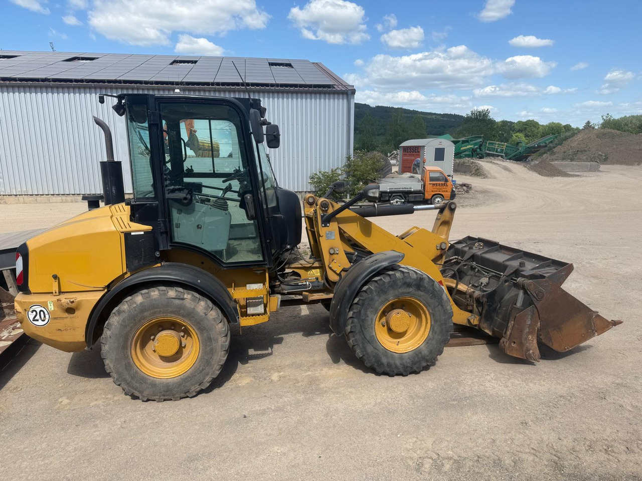 Gumikerekes homlokrakodó Caterpillar 908 H 2 mal verfügbar: 6 kép.