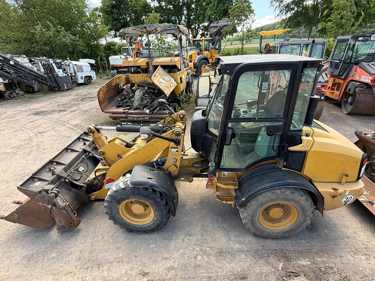 Gumikerekes homlokrakodó Caterpillar 908 H 2 mal verfügbar: 22 kép.