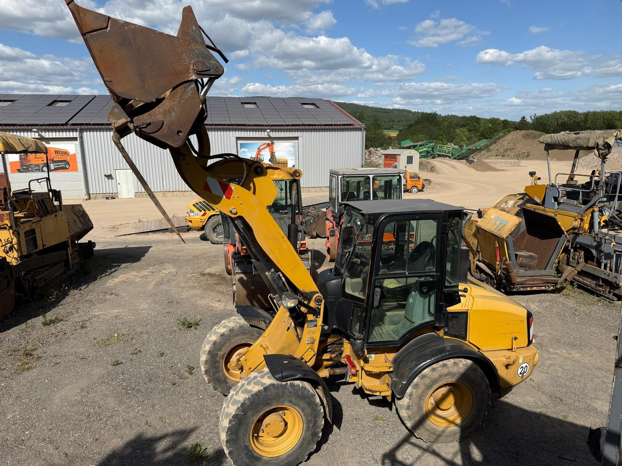 Gumikerekes homlokrakodó Caterpillar 908 H 2 mal verfügbar: 27 kép.