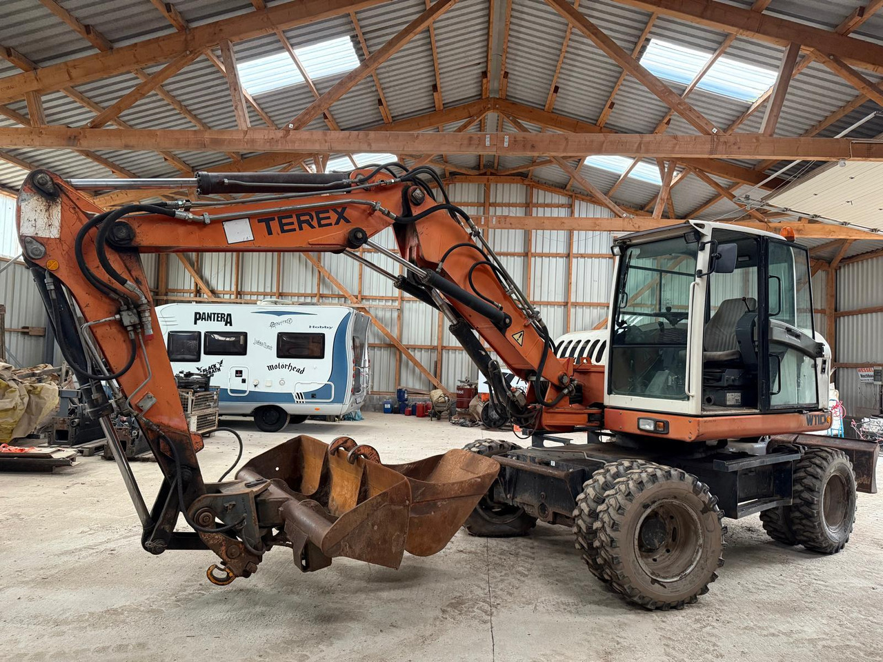 Terex TW 110 Mobil-Excavator - Gumikerekes kotró: 5 kép. Terex TW 110 Mobil-Excavator - Gumikerekes kotró: 5 kép.