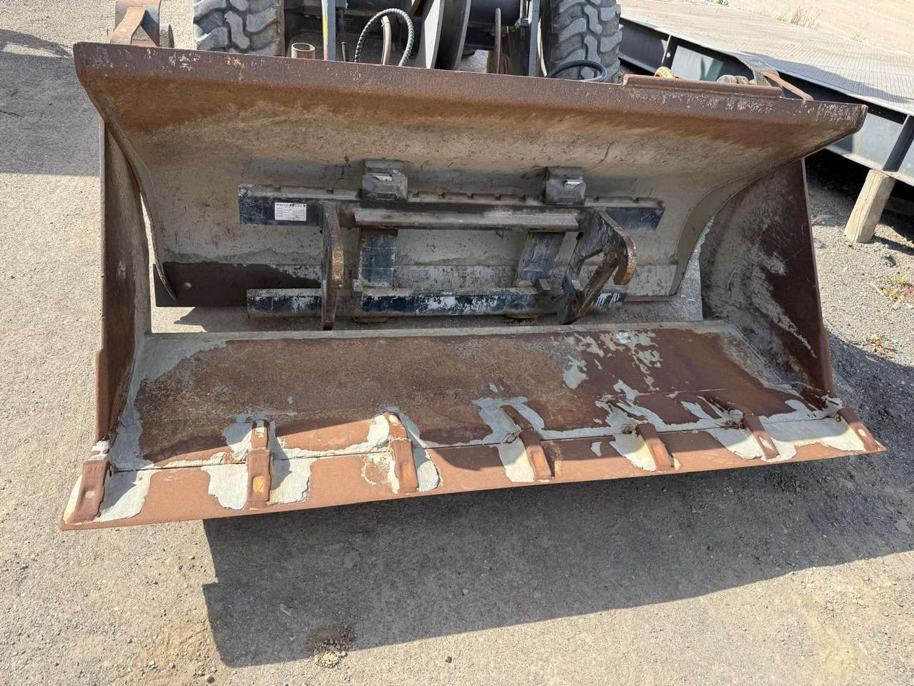 Volvo L 30 B-Z/K incl. 3-1shovel and fork - Gumikerekes homlokrakodó: 5 kép. Volvo L 30 B-Z/K incl. 3-1shovel and fork - Gumikerekes homlokrakodó: 5 kép.