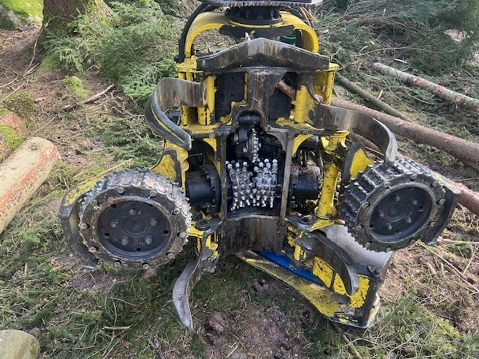 John Deere 1170 G - Fakitermelő gép: 4 kép. John Deere 1170 G - Fakitermelő gép: 4 kép.