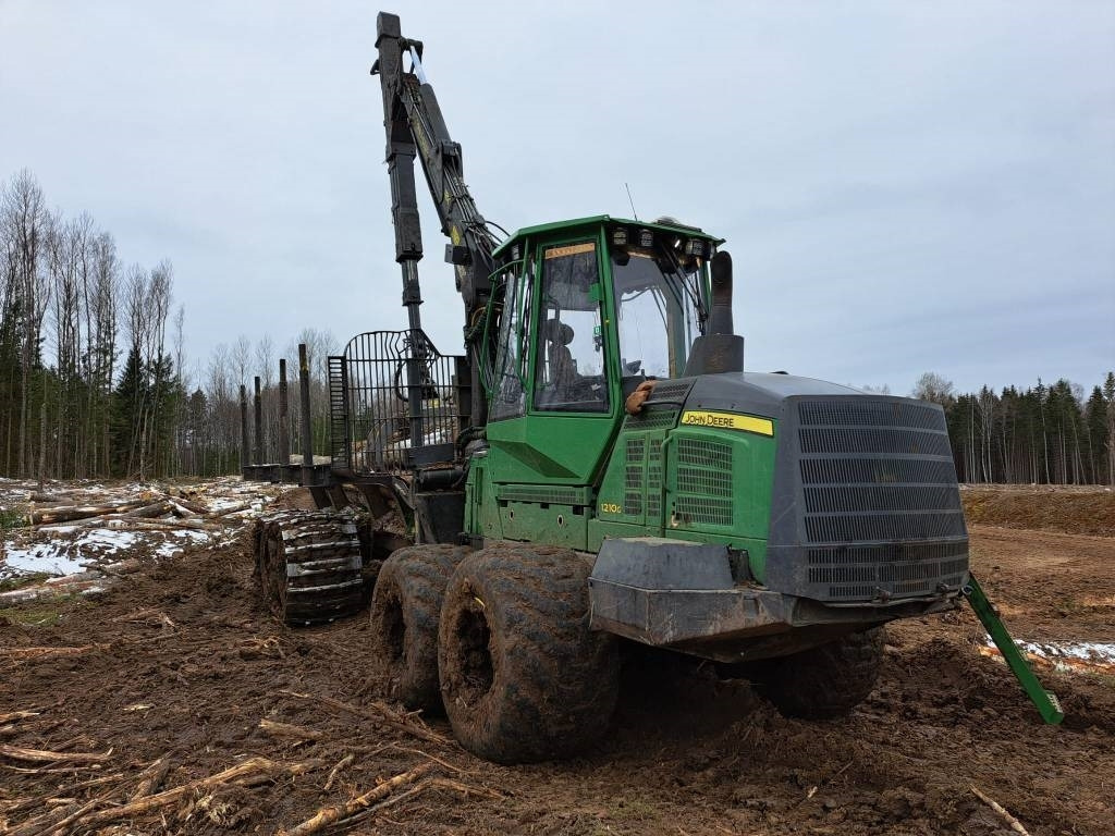 John Deere 1210 G - Kihordó: 2 kép. John Deere 1210 G - Kihordó: 2 kép.