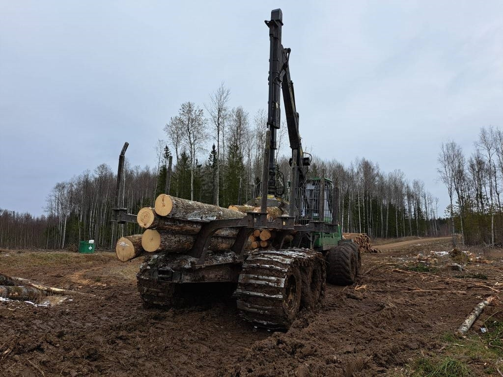 John Deere 1210 G - Kihordó: 3 kép. John Deere 1210 G - Kihordó: 3 kép.