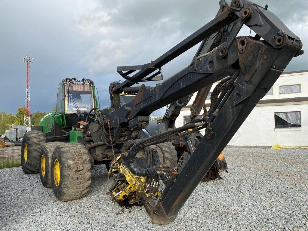 John Deere 1470 E - Fakitermelő gép: 2 kép. John Deere 1470 E - Fakitermelő gép: 2 kép.