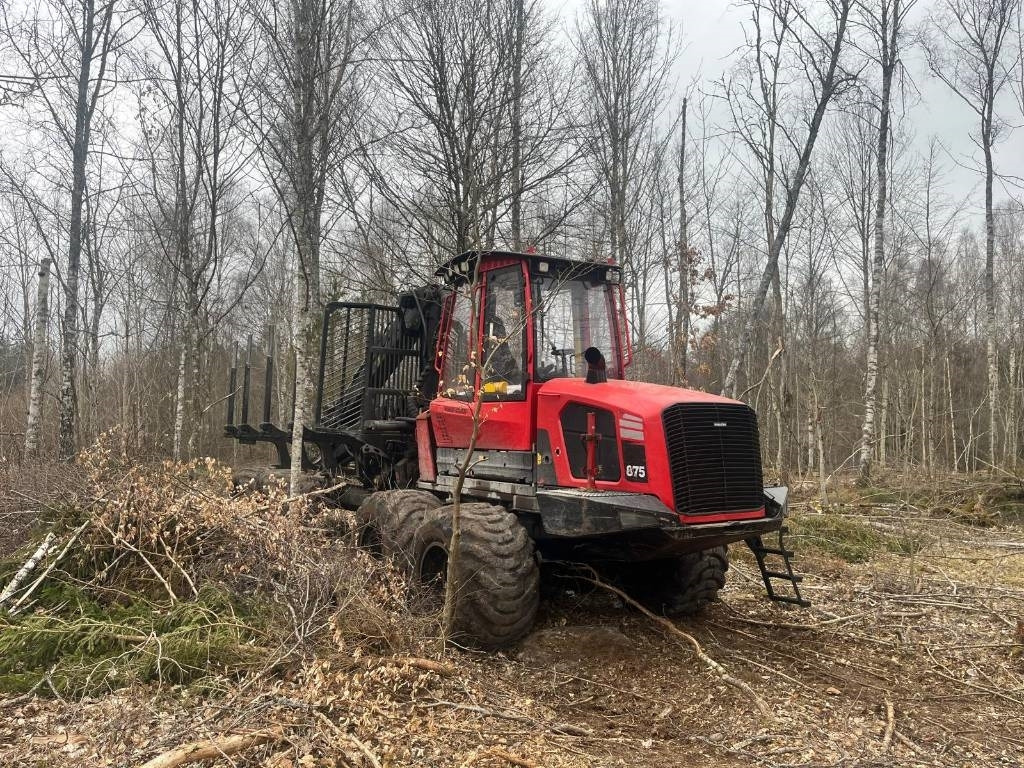 Komatsu 875 - Kihordó: 1 kép. Komatsu 875 - Kihordó: 1 kép.