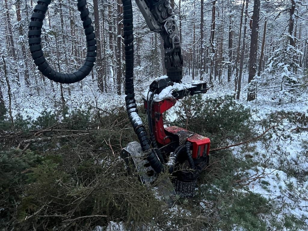Fakitermelő gép Komatsu 901xc: 11 kép.