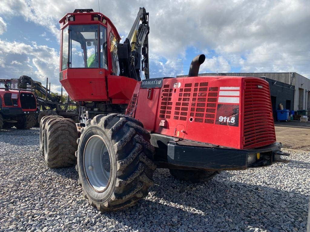 Komatsu 911.5 - Fakitermelő gép: 3 kép. Komatsu 911.5 - Fakitermelő gép: 3 kép.