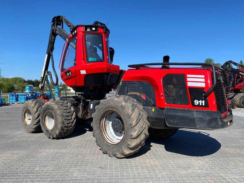 Komatsu 911 - Fakitermelő gép: 5 kép. Komatsu 911 - Fakitermelő gép: 5 kép.