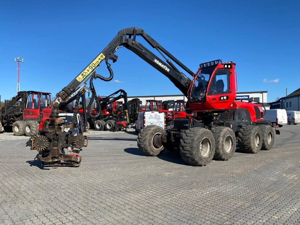 Komatsu 931 XC - Fakitermelő gép: 1 kép. Komatsu 931 XC - Fakitermelő gép: 1 kép.