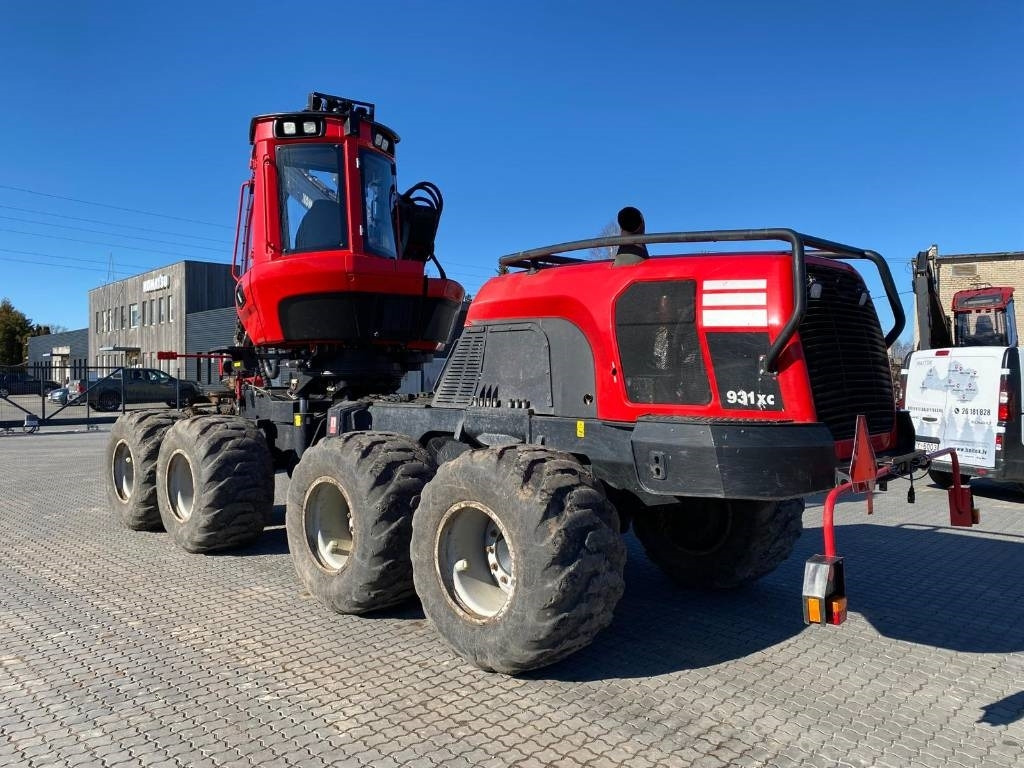 Komatsu 931 XC - Fakitermelő gép: 5 kép. Komatsu 931 XC - Fakitermelő gép: 5 kép.