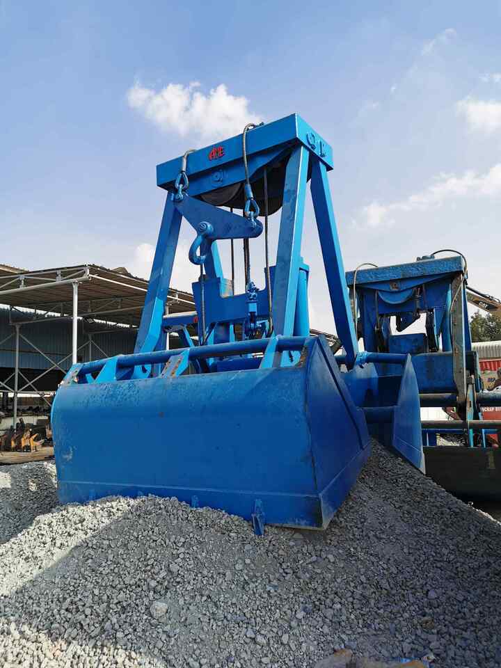 AME Electro Hydraulic Wireless Remote Control Clamshell Grapple - Csipegető kanál - Daru: 1 kép. AME Electro Hydraulic Wireless Remote Control Clamshell Grapple - Csipegető kanál - Daru: 1 kép.