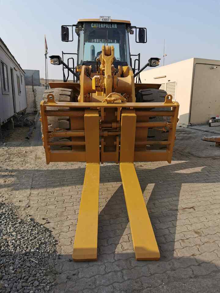 AME Hydraulic Pallet Fork - Raklapvilla - Gumikerekes homlokrakodó: 5 kép. AME Hydraulic Pallet Fork - Raklapvilla - Gumikerekes homlokrakodó: 5 kép.