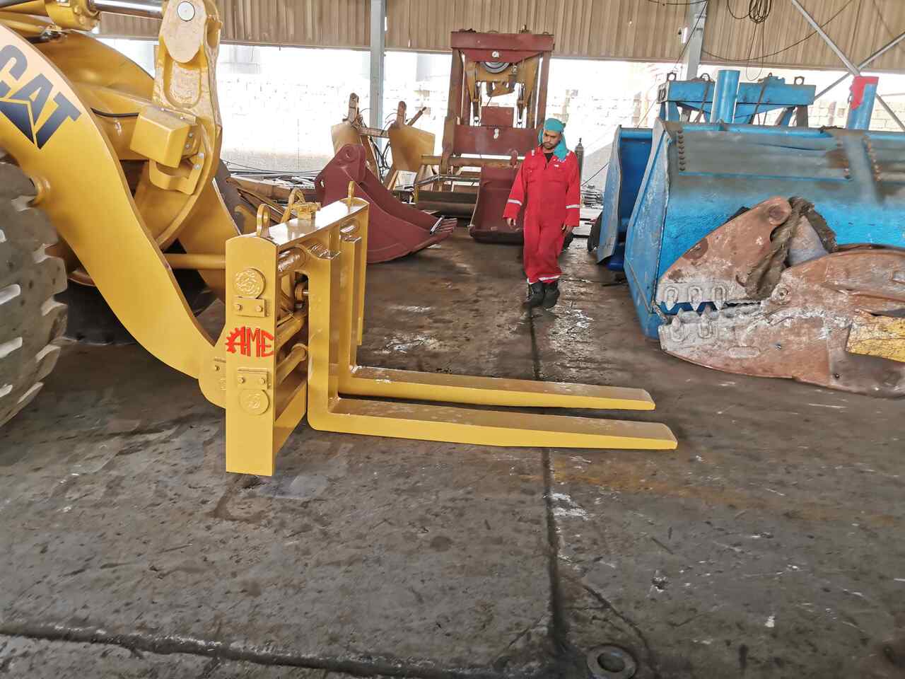 AME Hydraulic Pallet Fork - Raklapvilla - Gumikerekes homlokrakodó: 3 kép. AME Hydraulic Pallet Fork - Raklapvilla - Gumikerekes homlokrakodó: 3 kép.