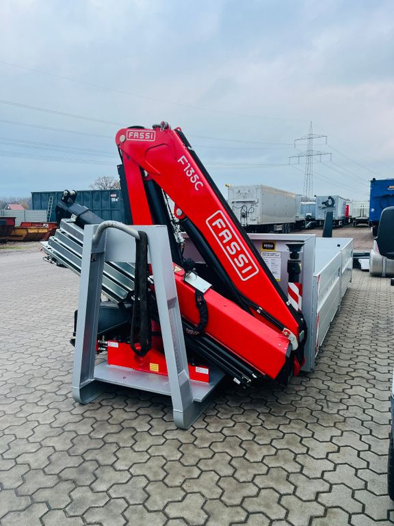 Abrollcontainer Container Kran Fassi F135 - Félpótkocsi cserefelépítményes: 2 kép. Abrollcontainer Container Kran Fassi F135 - Félpótkocsi cserefelépítményes: 2 kép.