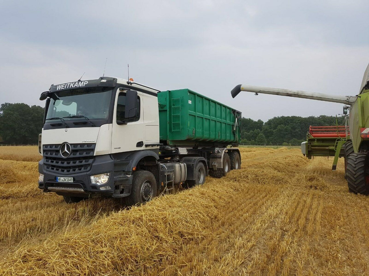 Auflieger Abrollkipper Hakenlift Agrar - Félpótkocsi cserefelépítményes: 2 kép. Auflieger Abrollkipper Hakenlift Agrar - Félpótkocsi cserefelépítményes: 2 kép.
