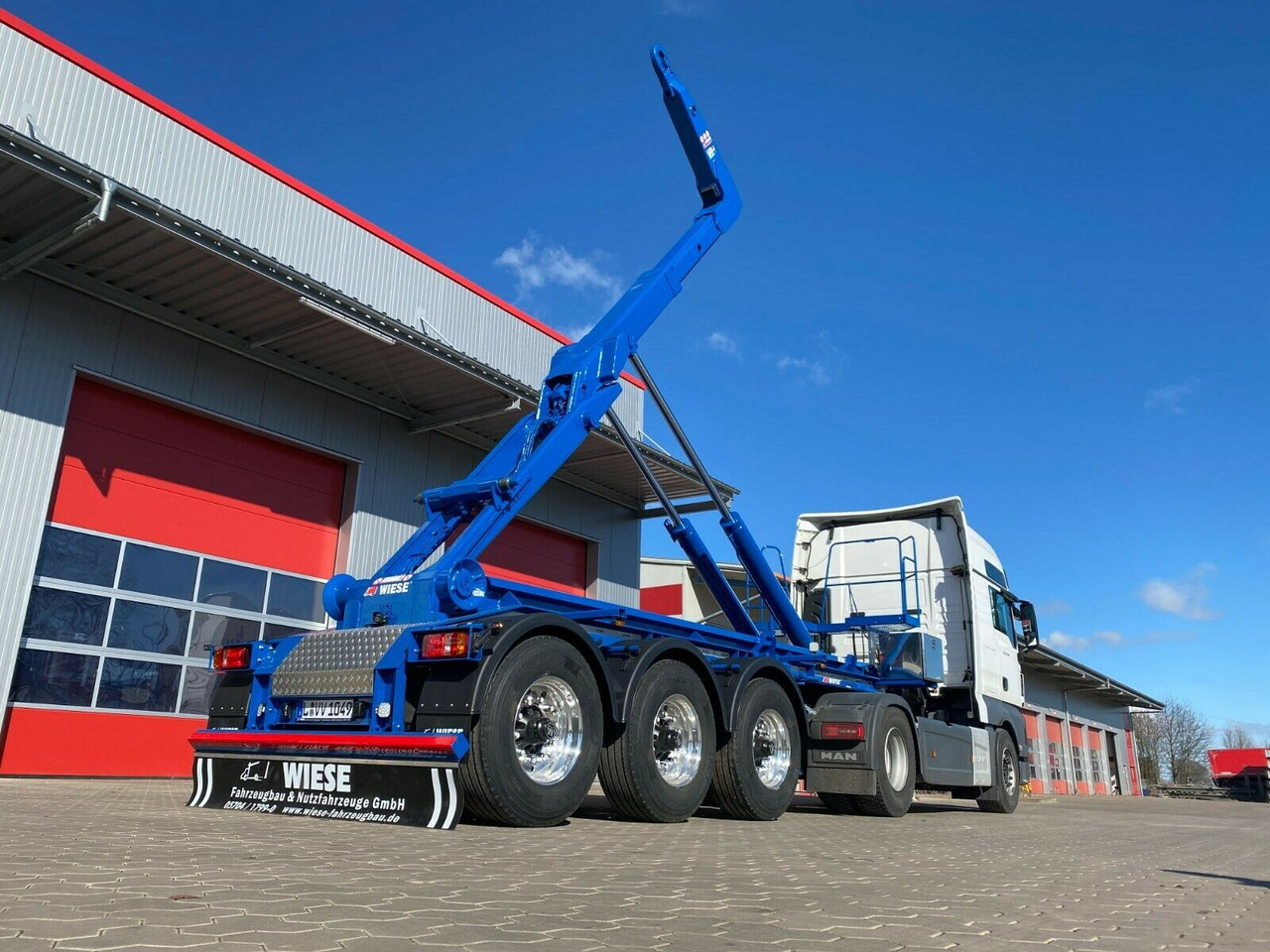 Auflieger Abrollkipper Hakenlift Agrarausführung - Félpótkocsi cserefelépítményes: 2 kép. Auflieger Abrollkipper Hakenlift Agrarausführung - Félpótkocsi cserefelépítményes: 2 kép.