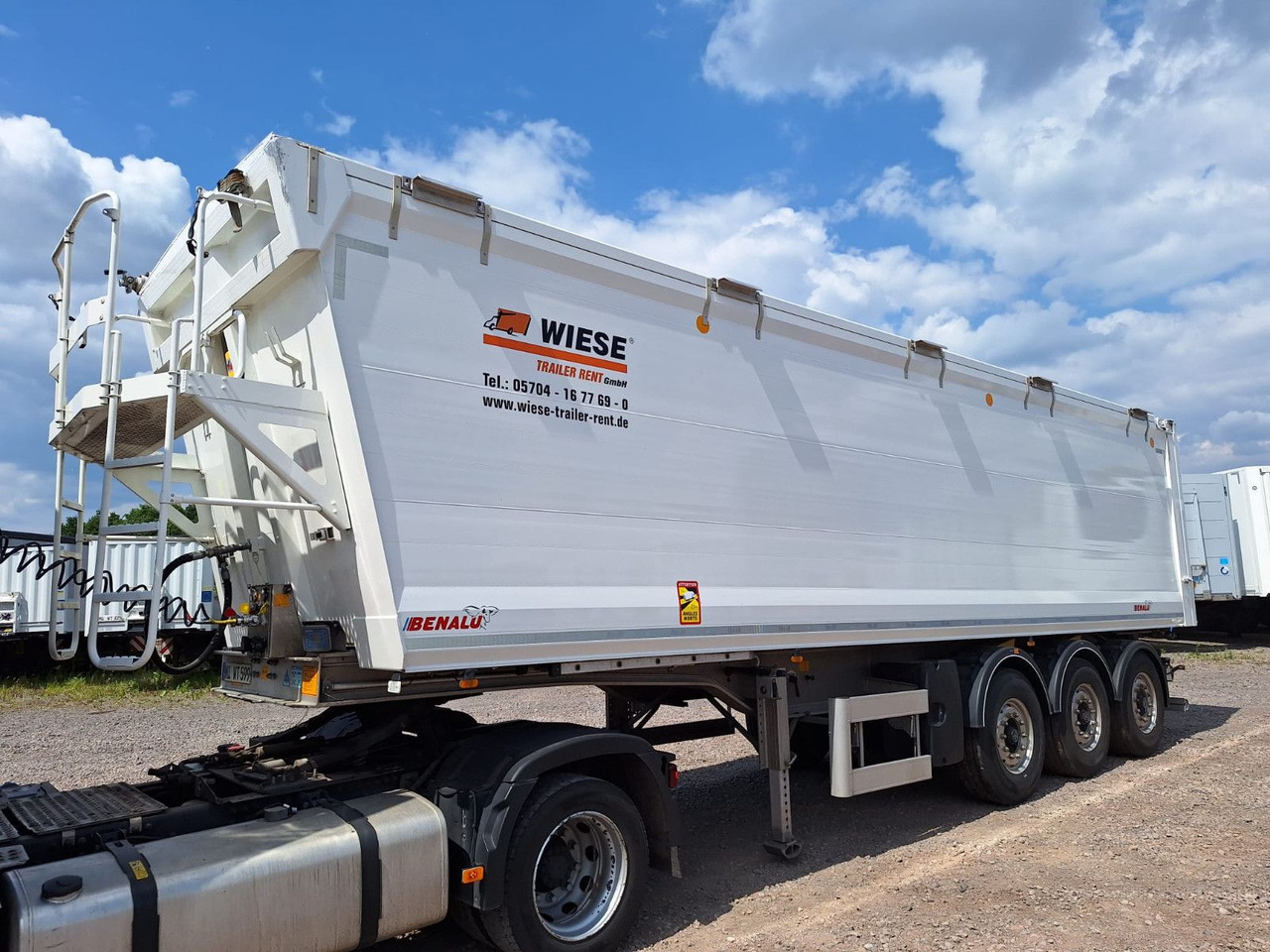Benalu Bulkliner S 95 50m³ Kombiklappe - Félpótkocsi billenőplatós: 1 kép. Benalu Bulkliner S 95 50m³ Kombiklappe - Félpótkocsi billenőplatós: 1 kép.