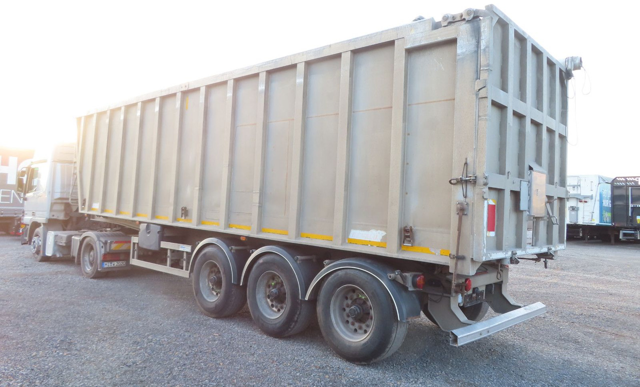 Benalu Landliner 50 m³ - Félpótkocsi billenőplatós: 4 kép. Benalu Landliner 50 m³ - Félpótkocsi billenőplatós: 4 kép.