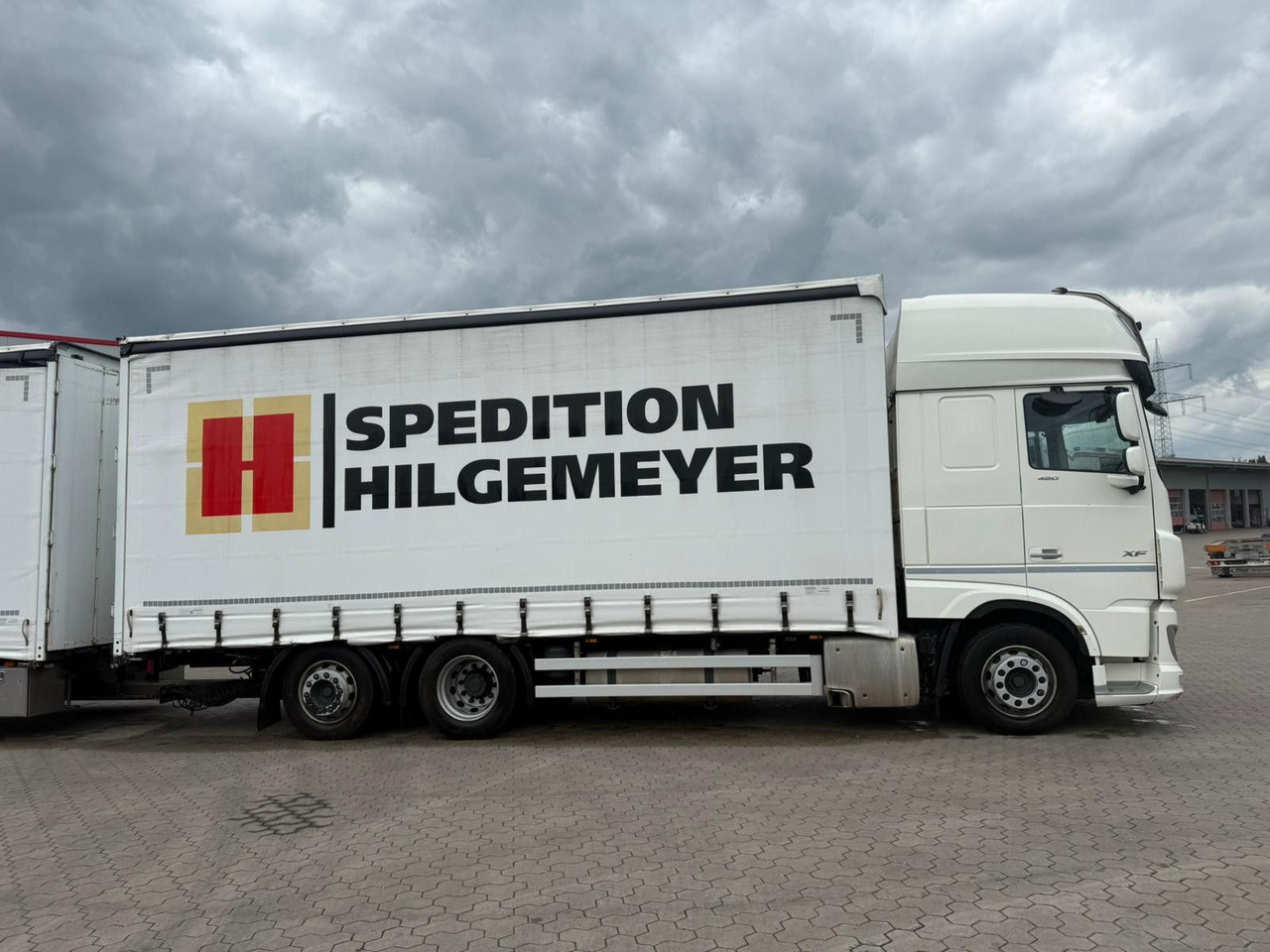 DAF XF 480 FAN LowDeck 6x2 Jumbo Inklusive Anhänger - Ponyvás teherautó, Ponyvás pótkocsi: 2 kép. DAF XF 480 FAN LowDeck 6x2 Jumbo Inklusive Anhänger - Ponyvás teherautó, Ponyvás pótkocsi: 2 kép.