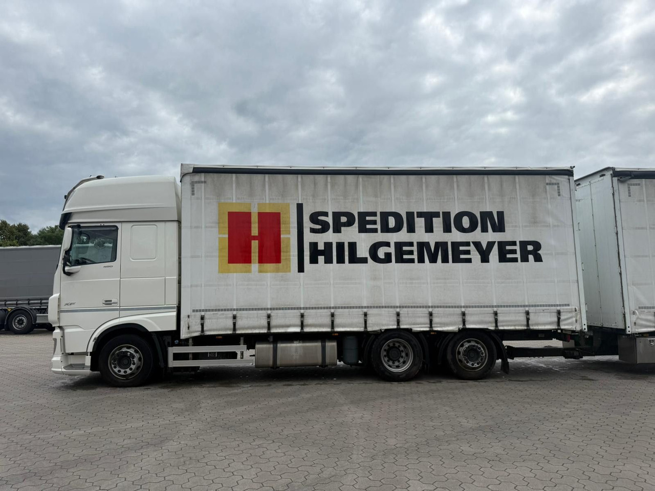 DAF XF 480 FAN LowDeck 6x2 Jumbo Inklusive Anhänger - Ponyvás teherautó: 4 kép. DAF XF 480 FAN LowDeck 6x2 Jumbo Inklusive Anhänger - Ponyvás teherautó: 4 kép.