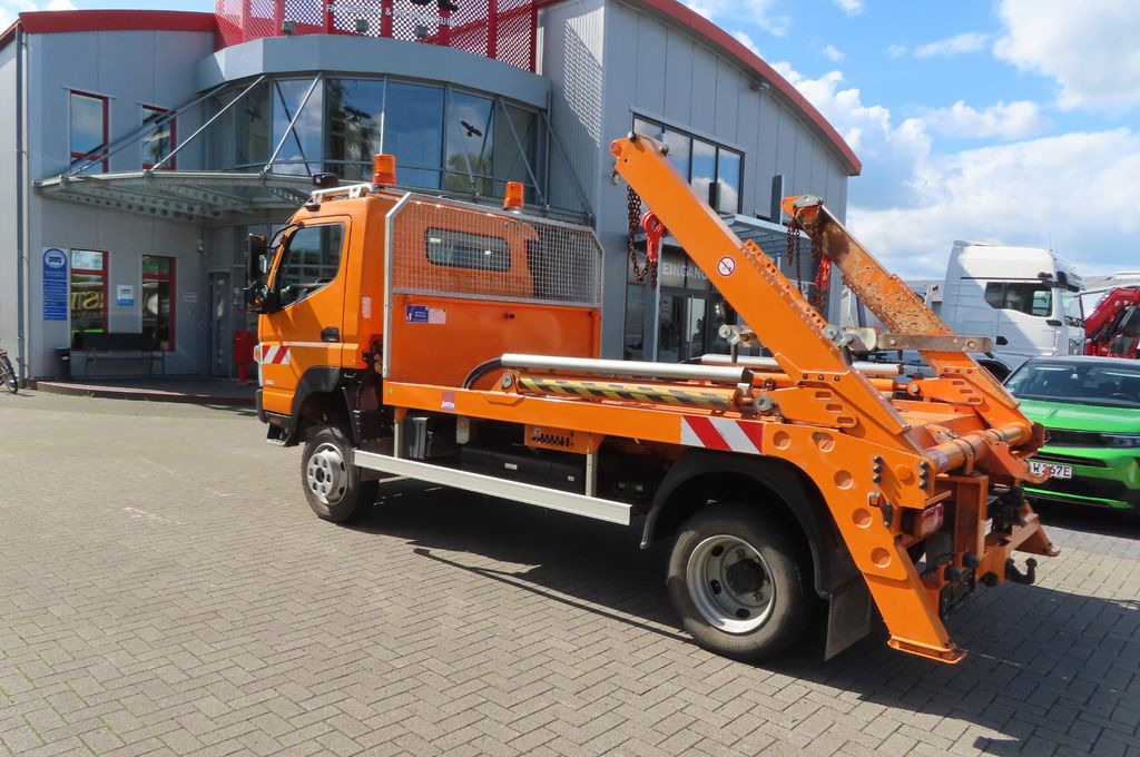 FUSO Canter 6 C 18 4x4 Kommunal Winterdienst - Konténerszállító: 2 kép. FUSO Canter 6 C 18 4x4 Kommunal Winterdienst - Konténerszállító: 2 kép.