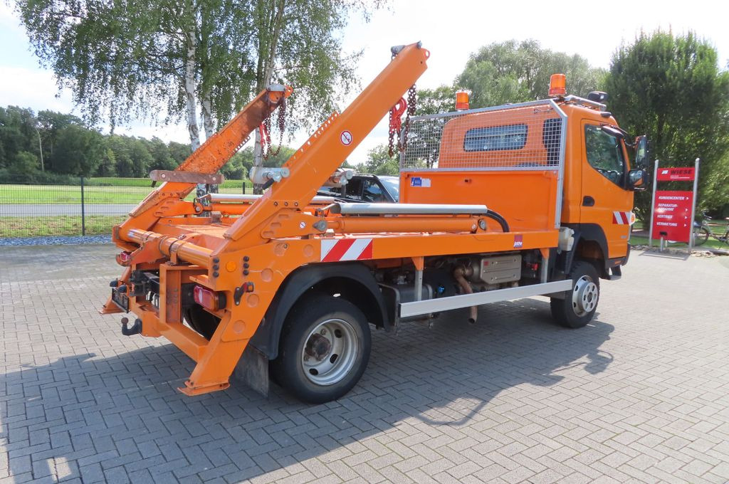 FUSO Canter 6 C 18 4x4 Kommunal Winterdienst - Konténerszállító: 2 kép. FUSO Canter 6 C 18 4x4 Kommunal Winterdienst - Konténerszállító: 2 kép.