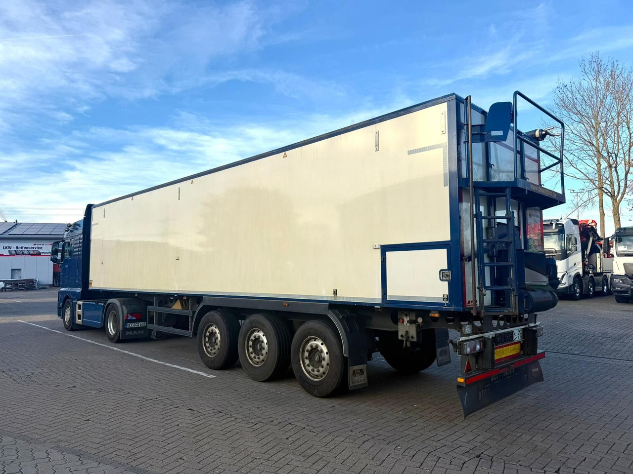 Dewagtere Kartoffelbandauflieger - Félpótkocsi: 3 kép. Dewagtere Kartoffelbandauflieger - Félpótkocsi: 3 kép.