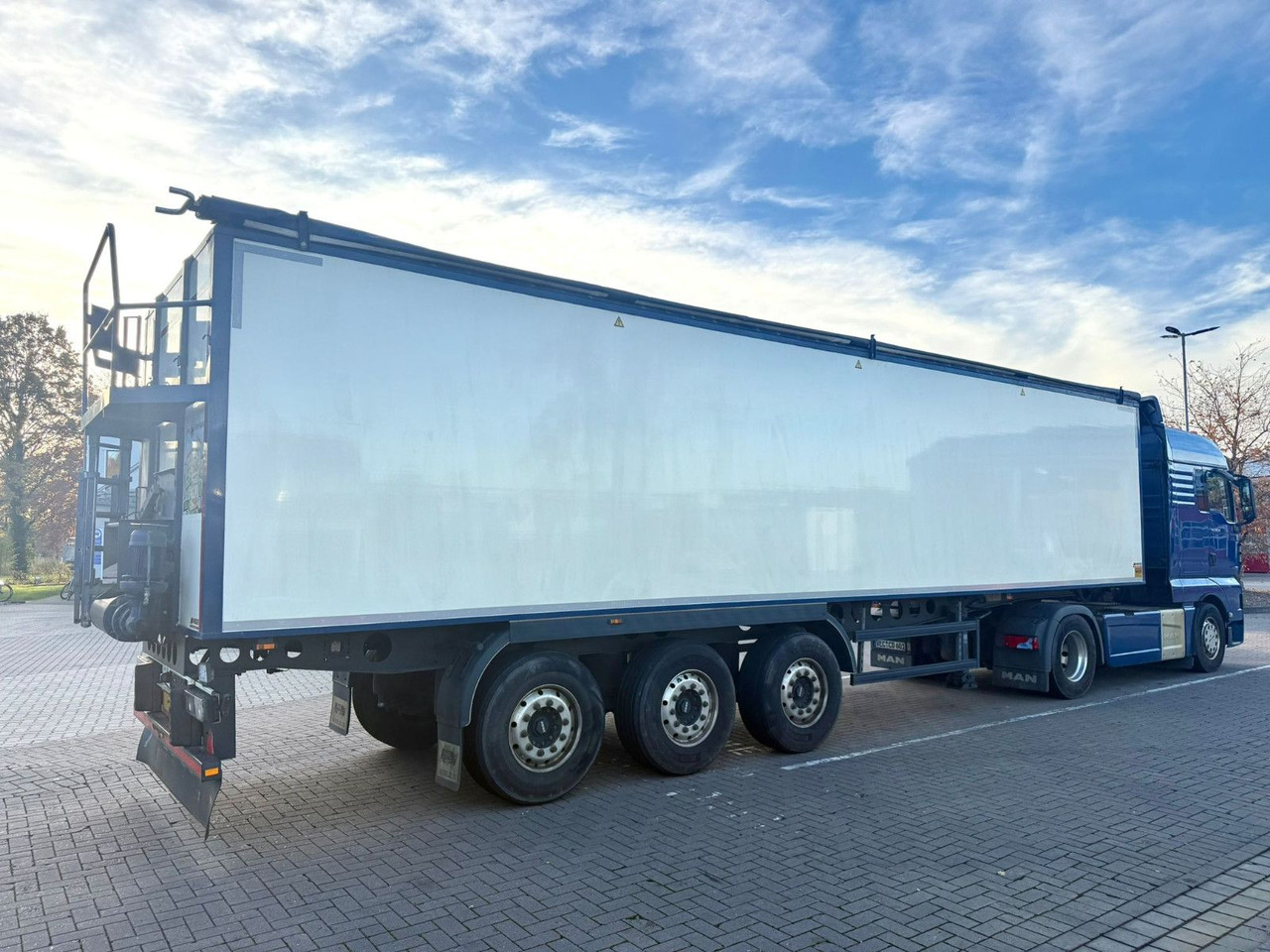 Dewagtere Kartoffelbandauflieger - Félpótkocsi: 4 kép. Dewagtere Kartoffelbandauflieger - Félpótkocsi: 4 kép.