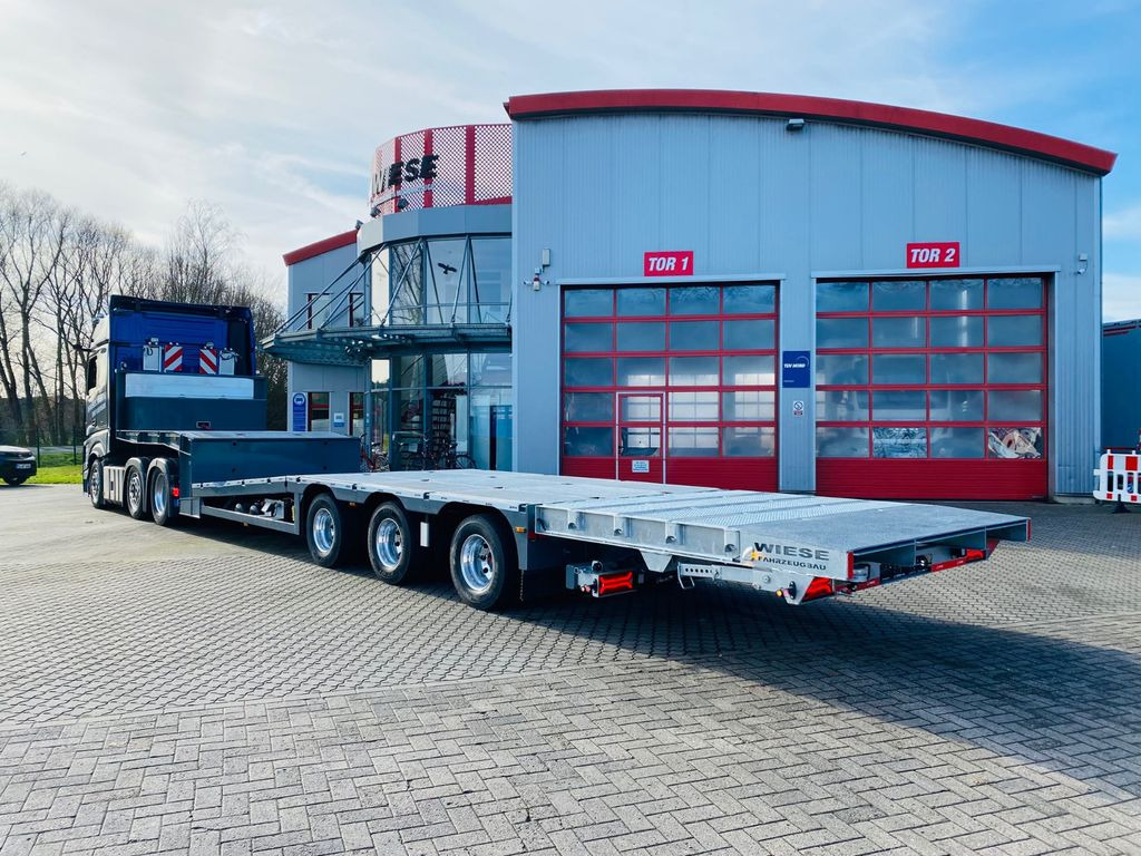Gabelstapler/Arbeitsbühnentransporter Klapprampe - Félpótkocsi mélybölcsős: 4 kép. Gabelstapler/Arbeitsbühnentransporter Klapprampe - Félpótkocsi mélybölcsős: 4 kép.