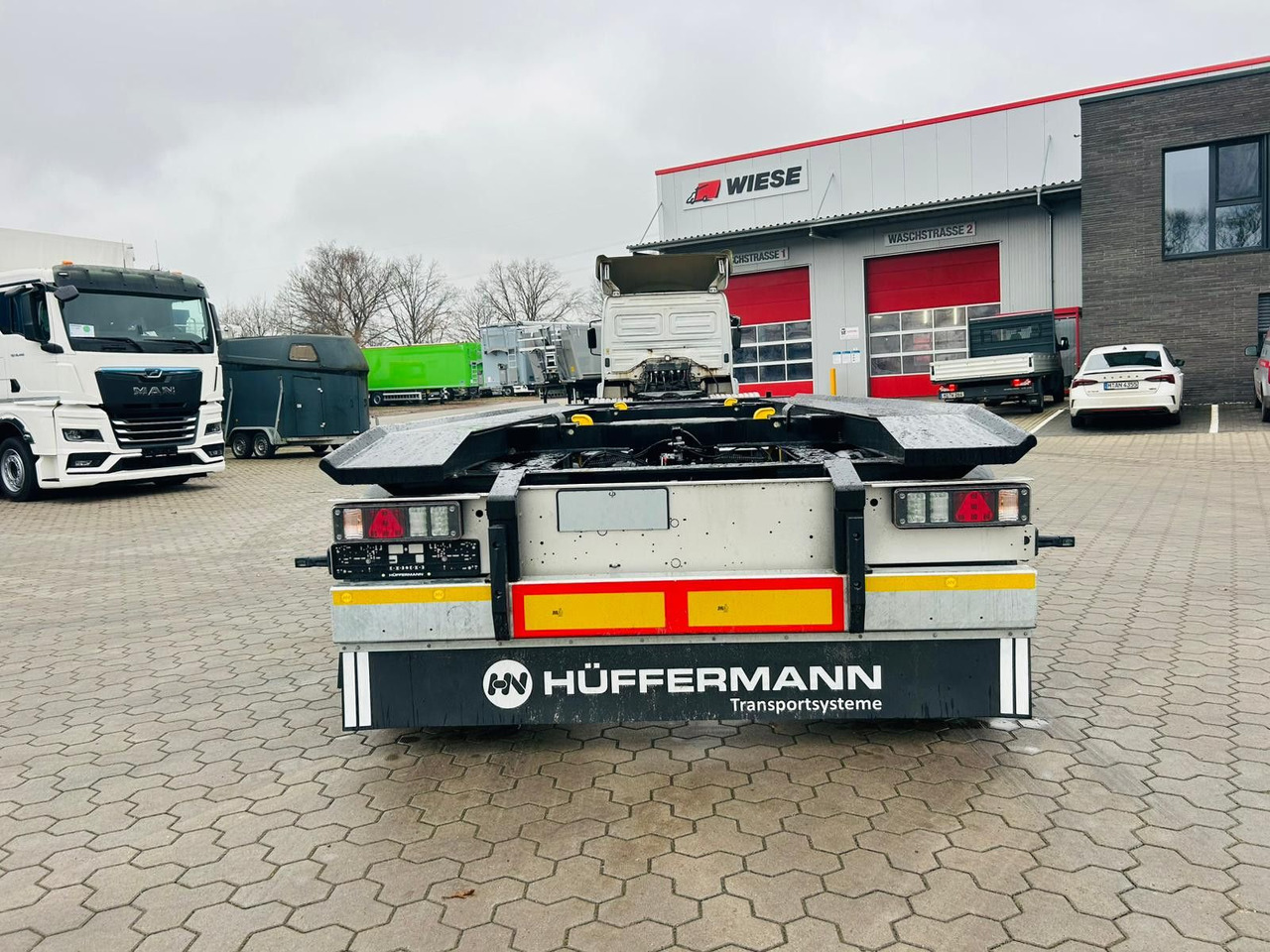 Hüffermann HAR 20.70 LS Aussenrollen Anhänger Sofort Verfüg - Multiliftes/ Konténerszállító pótkocsi: 5 kép. Hüffermann HAR 20.70 LS Aussenrollen Anhänger Sofort Verfüg - Multiliftes/ Konténerszállító pótkocsi: 5 kép.