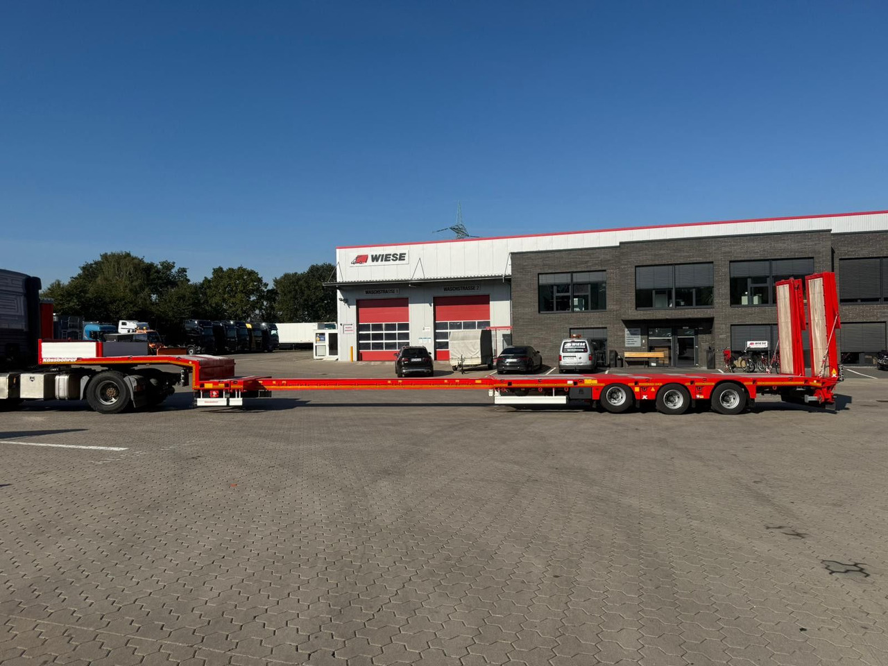 Kässbohrer K.SLA 3 / 1N-18/30 Ausziehbarer Tieflader - Félpótkocsi mélybölcsős: 1 kép. Kässbohrer K.SLA 3 / 1N-18/30 Ausziehbarer Tieflader - Félpótkocsi mélybölcsős: 1 kép.