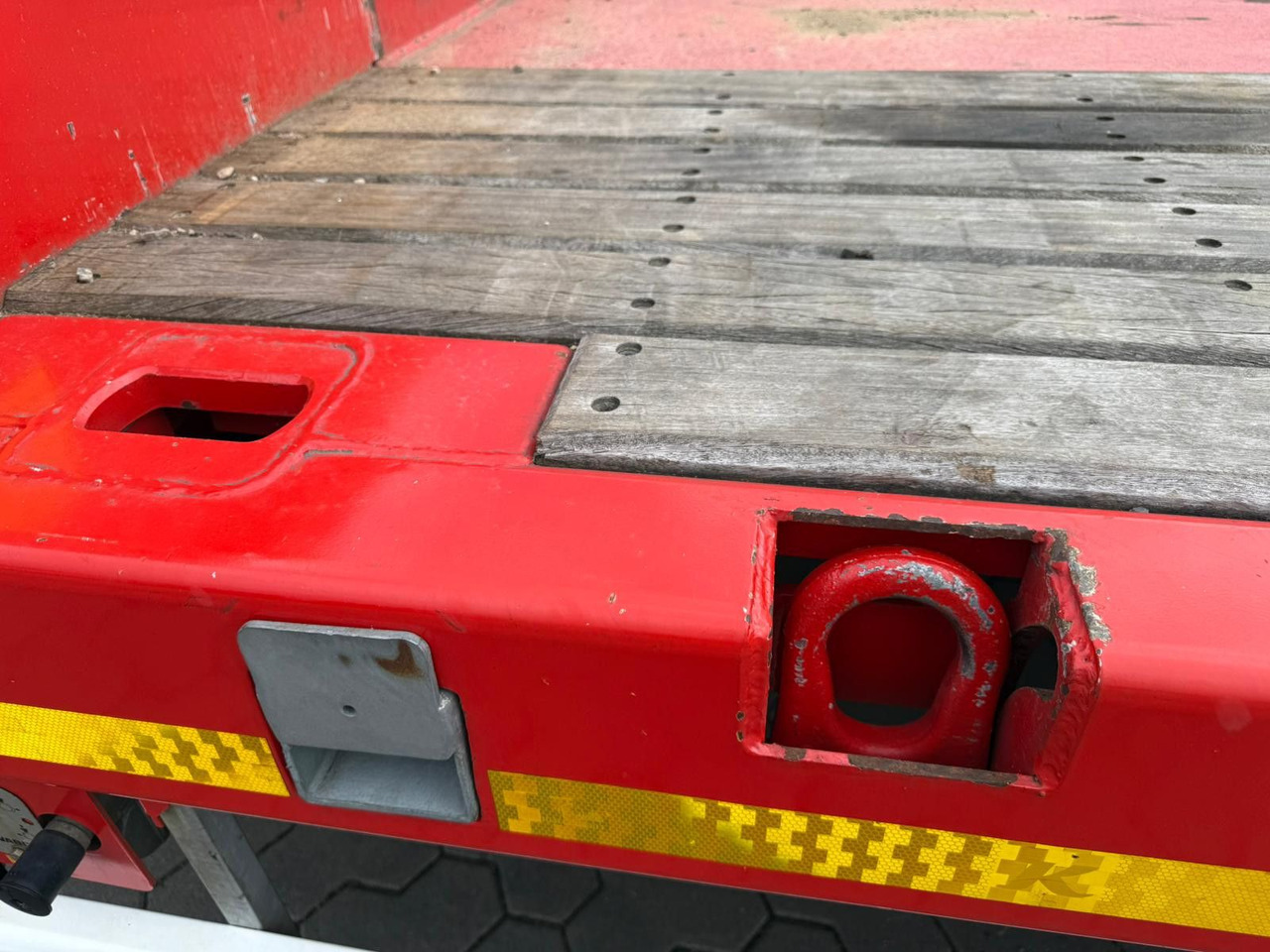 Félpótkocsi mélybölcsős Kässbohrer K.SLS ECO Tieflader mit hydraulischen Rampen: 9 kép. Félpótkocsi mélybölcsős Kässbohrer K.SLS ECO Tieflader mit hydraulischen Rampen: 9 kép.