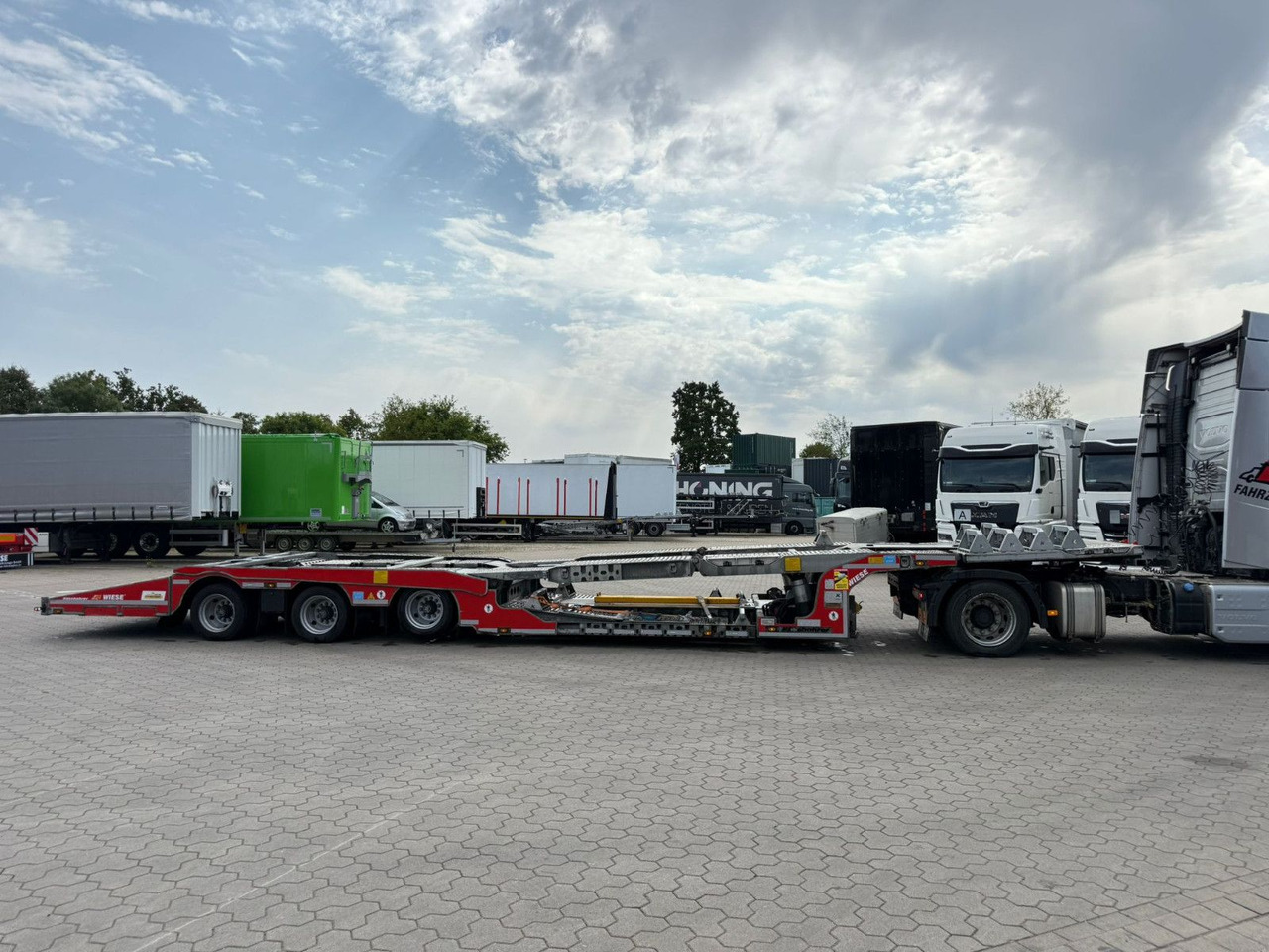 Kässbohrer K.SOK Truck/Car Transporter - Félpótkocsi autószállító: 2 kép. Kässbohrer K.SOK Truck/Car Transporter - Félpótkocsi autószállító: 2 kép.